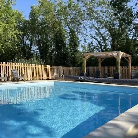 Camping Mobil Accueillant Animaux - 4 Pers. - Api-1-52-2964