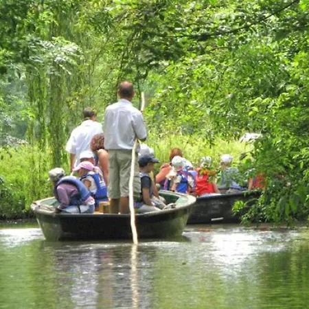 Camping Mobil Accueillant Animaux - 4 Pers. - Api-1-52-2964 *